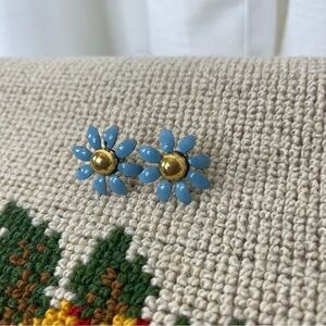 Vintage metal blue flower screw back earrings